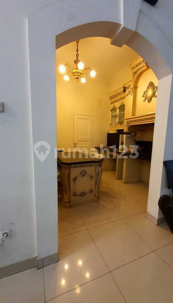 House for rent in Bandung, Indonesia · 4 rooms, 5 baths