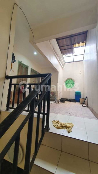 House for rent in Bandung, Indonesia · 4 rooms, 5 baths