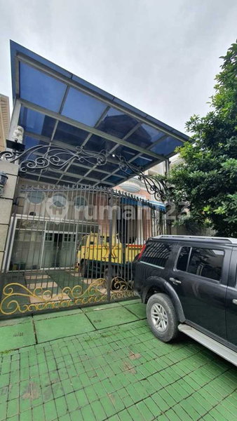House for rent in Bandung, Indonesia · 4 rooms, 5 baths
