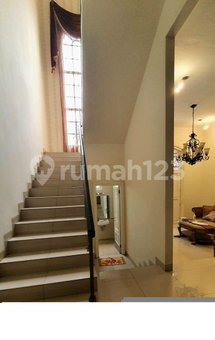 House for rent in Bandung, Indonesia · 4 rooms, 5 baths