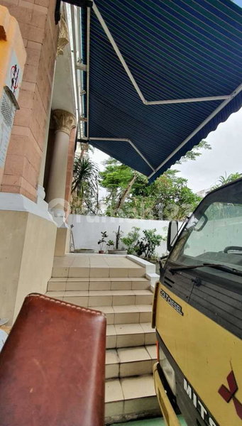 House for rent in Bandung, Indonesia · 4 rooms, 5 baths