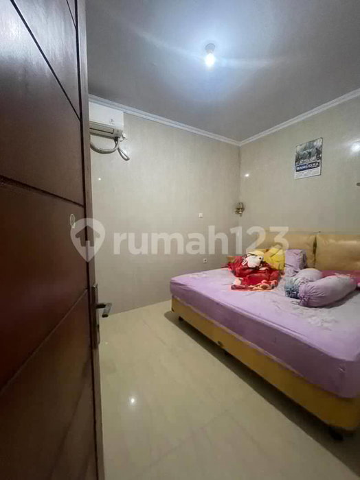 House for rent in Jakarta, Indonesia · Palmerah · 5 rooms, 4 baths