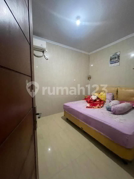House for rent in Jakarta, Indonesia · Palmerah · 5 rooms, 4 baths