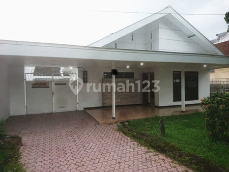 House for rent in Malang, Indonesia · 4 rooms, 2 baths