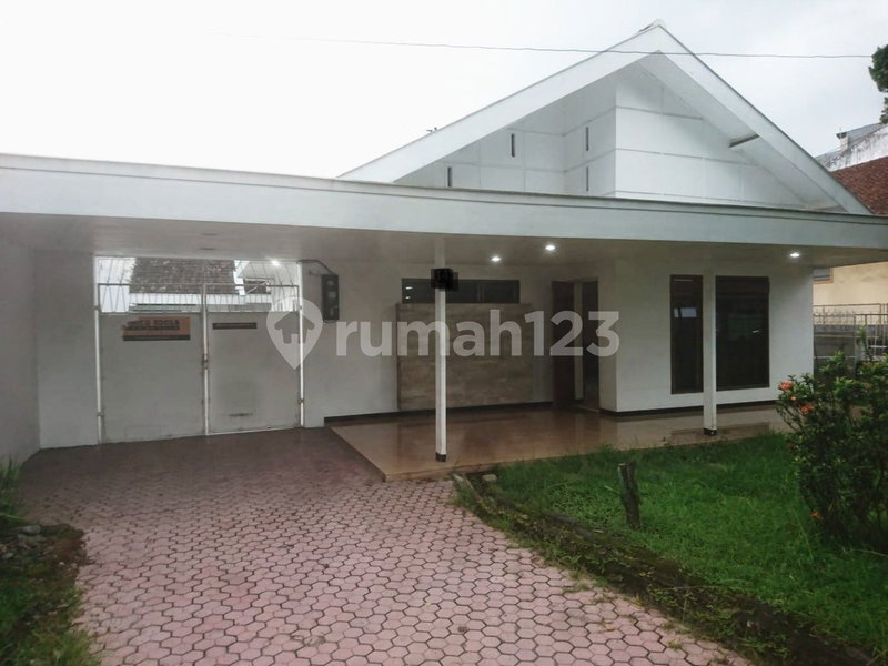 House for rent in Malang, Indonesia · 4 rooms, 2 baths