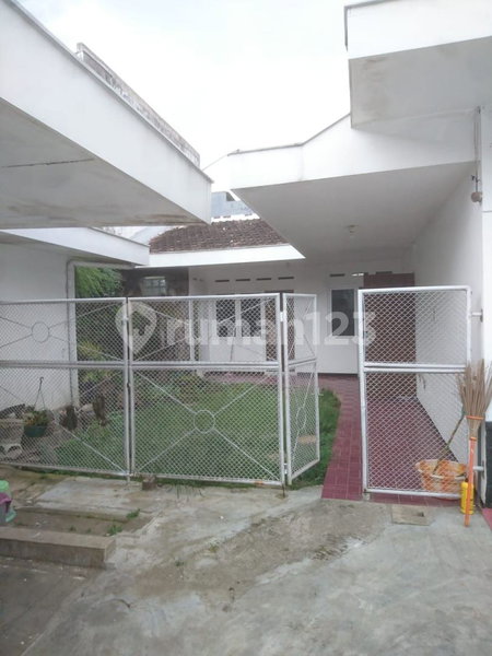 House for rent in Malang, Indonesia · 4 rooms, 2 baths