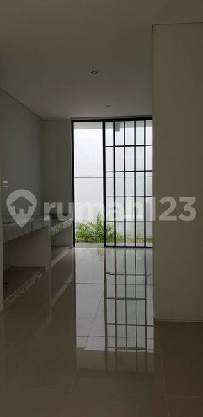 House for rent in Surabaya, Indonesia · 4 rooms, 3 baths