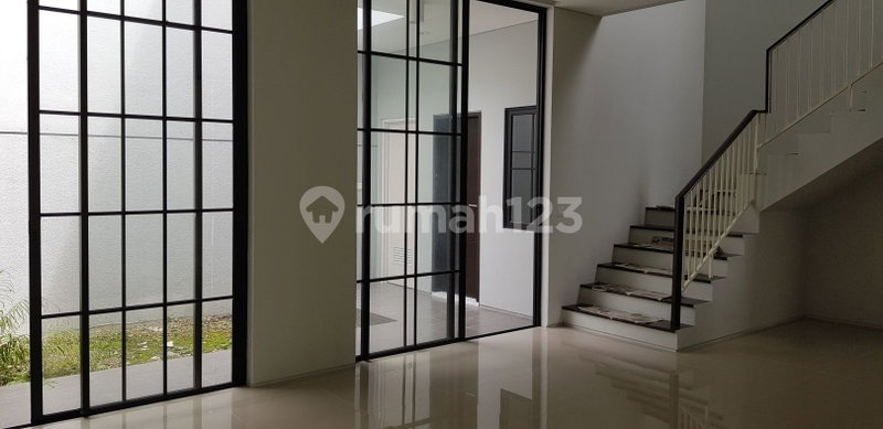 House for rent in Surabaya, Indonesia · 4 rooms, 3 baths