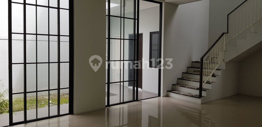 House for rent in Surabaya, Indonesia · 4 rooms, 3 baths