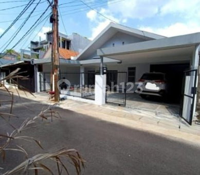 House for rent in South Jakarta, Indonesia · Kebayoran Lama · 5 rooms, 3 baths