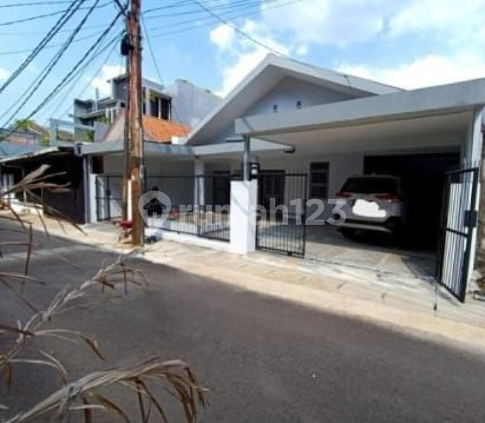 House for rent in South Jakarta, Indonesia · Kebayoran Lama · 5 rooms, 3 baths