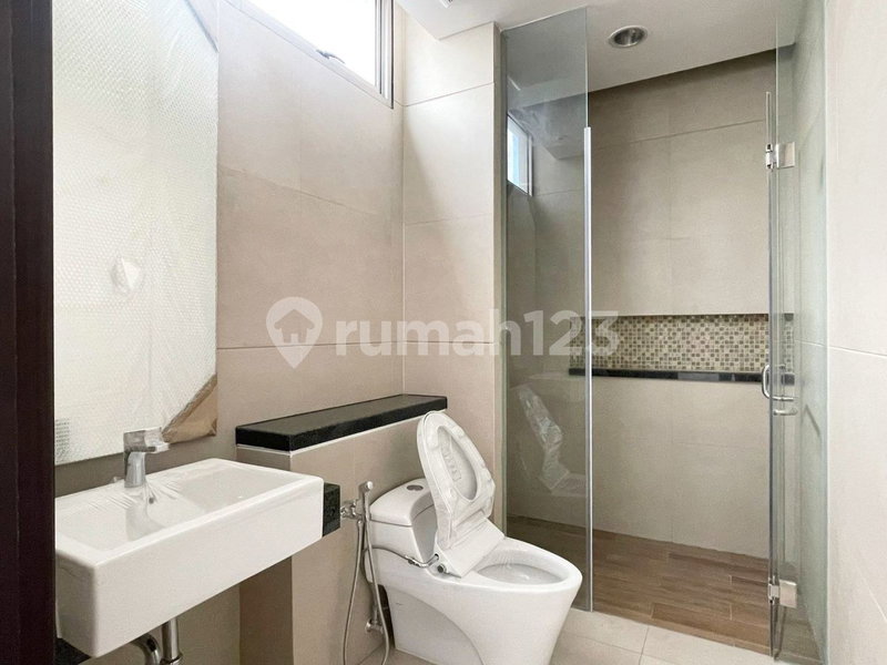 House for rent in North Jakarta, Indonesia · Penjaringan · 3 rooms, 4 baths