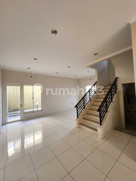 House for rent in Jakarta, Indonesia · Tebet · 4 rooms, 3 baths