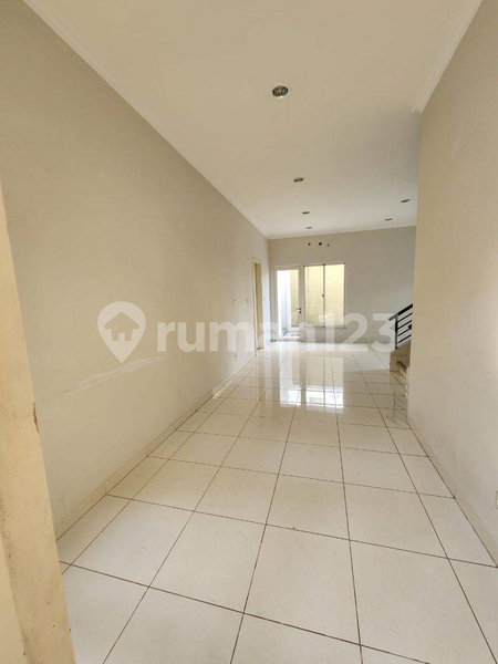 House for rent in Jakarta, Indonesia · Tebet · 4 rooms, 3 baths