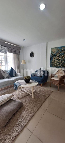 House for rent in Tangerang, Indonesia · Riding · 5 rooms, 4 baths