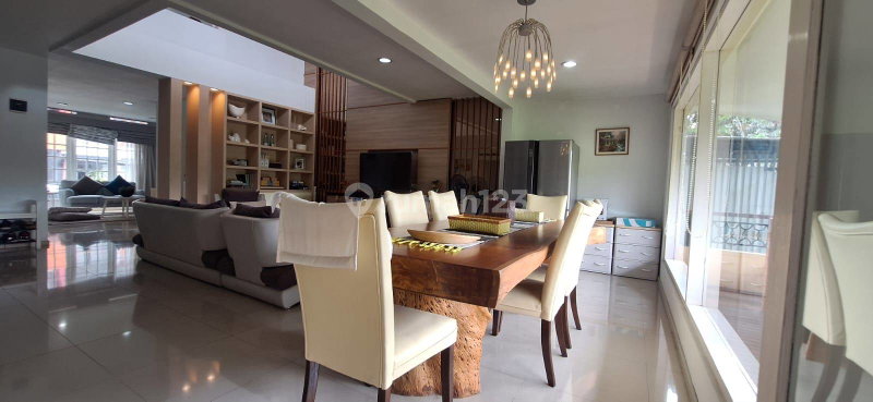 House for rent in Tangerang, Indonesia · Riding · 5 rooms, 4 baths