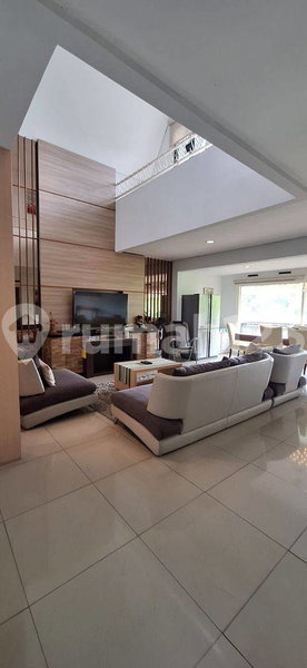 House for rent in Tangerang, Indonesia · Riding · 5 rooms, 4 baths