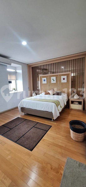House for rent in Tangerang, Indonesia · Riding · 5 rooms, 4 baths