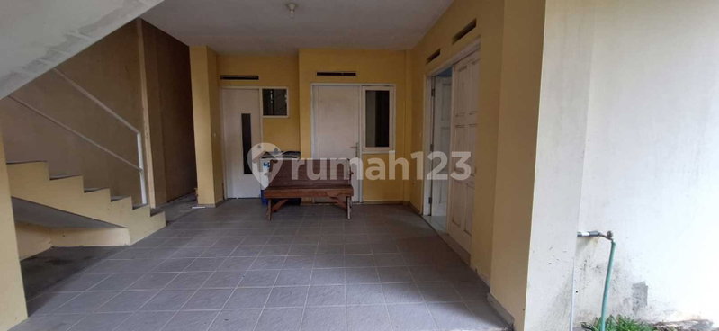 House for rent in Tangerang, Indonesia · Riding · 5 rooms, 4 baths