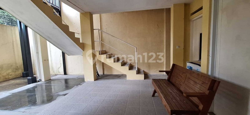 House for rent in Tangerang, Indonesia · Riding · 5 rooms, 4 baths