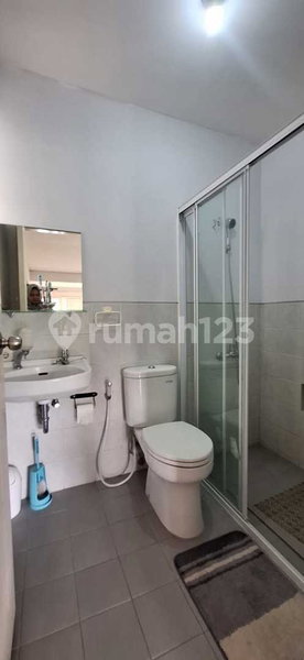 House for rent in Tangerang, Indonesia · Riding · 5 rooms, 4 baths