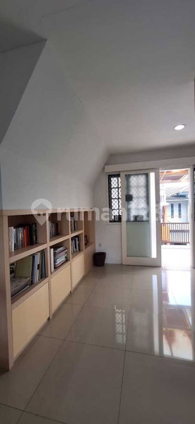 House for rent in Tangerang, Indonesia · Riding · 5 rooms, 4 baths