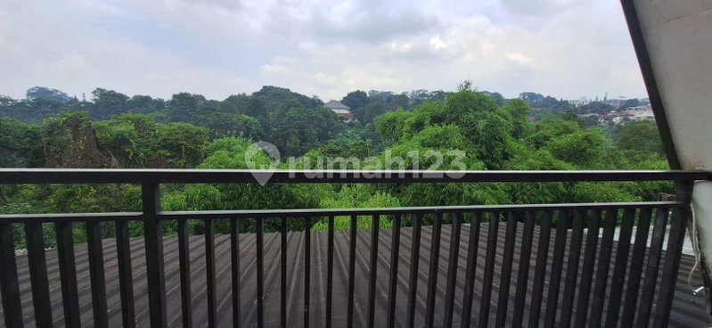 House for rent in Tangerang, Indonesia · Riding · 5 rooms, 4 baths