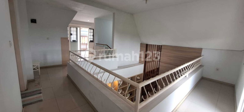 House for rent in Tangerang, Indonesia · Riding · 5 rooms, 4 baths
