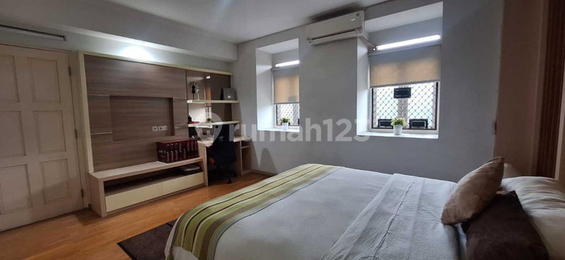 House for rent in Tangerang, Indonesia · Riding · 5 rooms, 4 baths