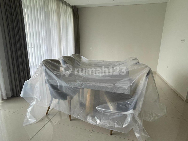 House for rent in Tangerang, Indonesia · Riding · 6 rooms, 5 baths