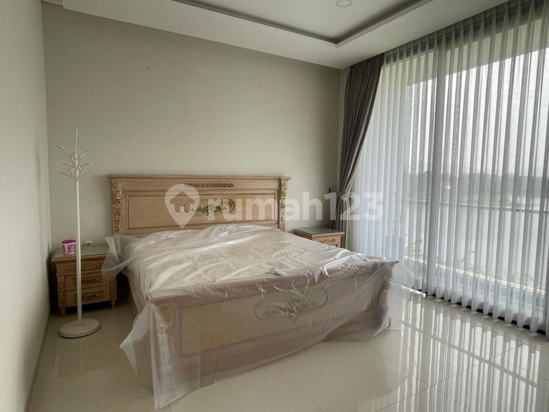 House for rent in Tangerang, Indonesia · Riding · 6 rooms, 5 baths