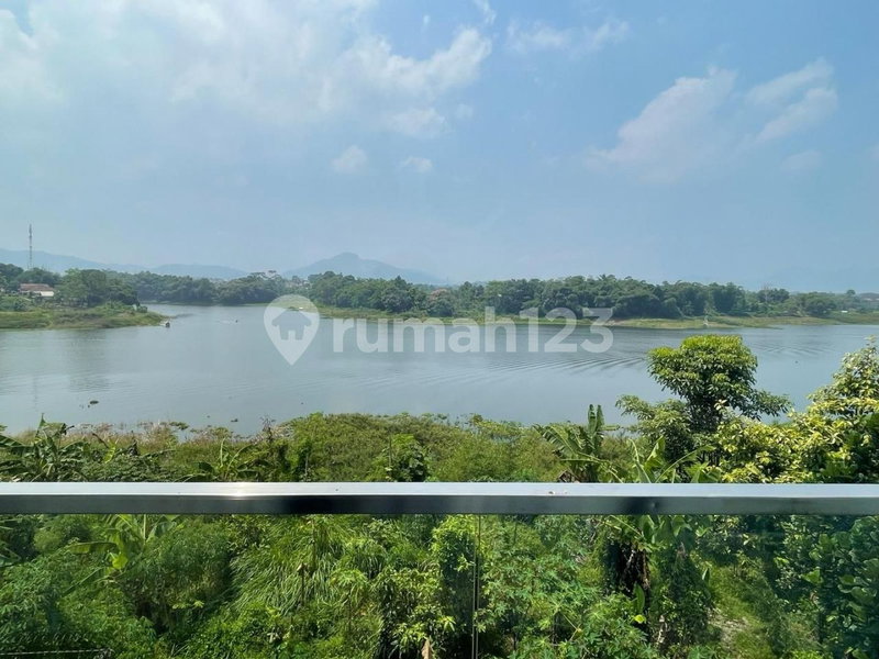 House for rent in Tangerang, Indonesia · Riding · 6 rooms, 5 baths