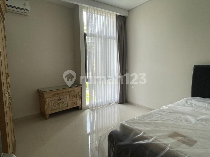 House for rent in Tangerang, Indonesia · Riding · 6 rooms, 5 baths