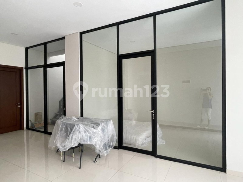 House for rent in Tangerang, Indonesia · Riding · 6 rooms, 5 baths