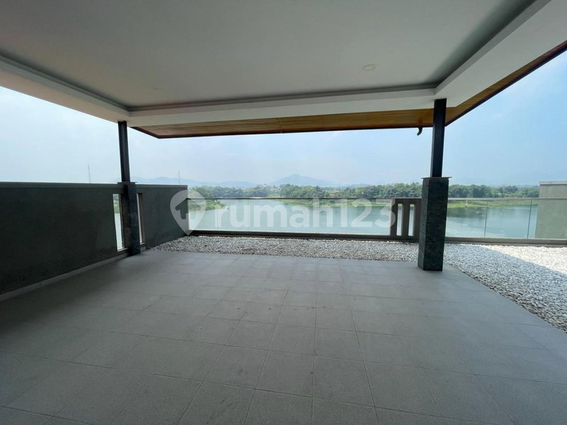 House for rent in Tangerang, Indonesia · Riding · 6 rooms, 5 baths