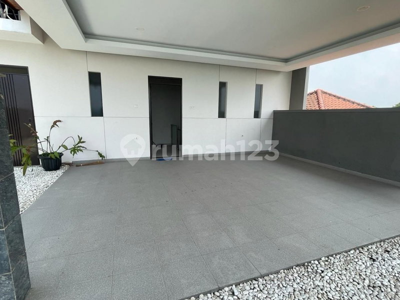 House for rent in Tangerang, Indonesia · Riding · 6 rooms, 5 baths