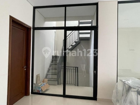 House for rent in Tangerang, Indonesia · Riding · 6 rooms, 5 baths
