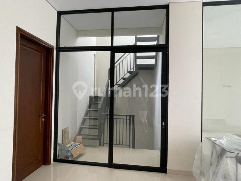 House for rent in Tangerang, Indonesia · Riding · 6 rooms, 5 baths