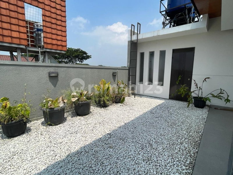 House for rent in Tangerang, Indonesia · Riding · 6 rooms, 5 baths