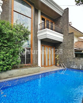 House for rent in South Jakarta, Indonesia · Kebayoran Lama · 4 rooms, 4 baths