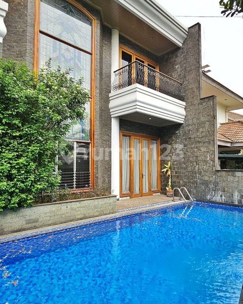 House for rent in South Jakarta, Indonesia · Kebayoran Lama · 4 rooms, 4 baths