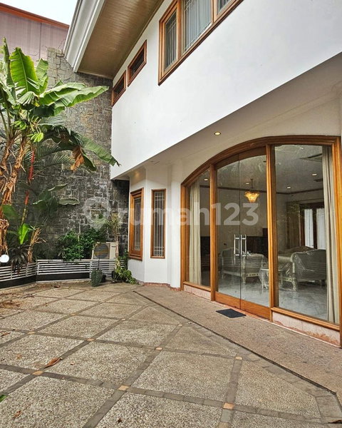 House for rent in South Jakarta, Indonesia · Kebayoran Lama · 4 rooms, 4 baths