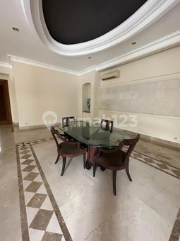 House for rent in South Jakarta, Indonesia · Kebayoran Lama · 5 rooms, 5 baths