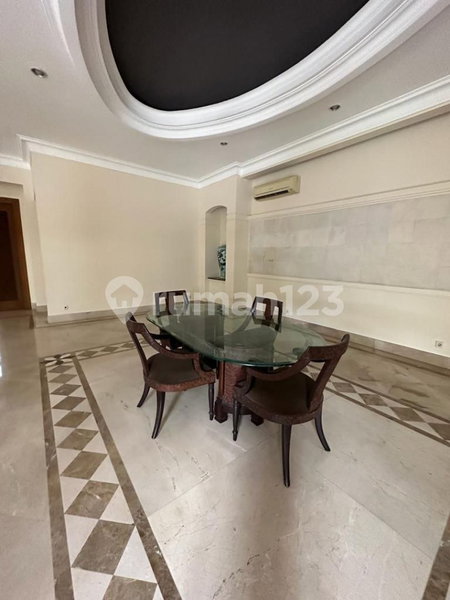 House for rent in South Jakarta, Indonesia · Kebayoran Lama · 5 rooms, 5 baths