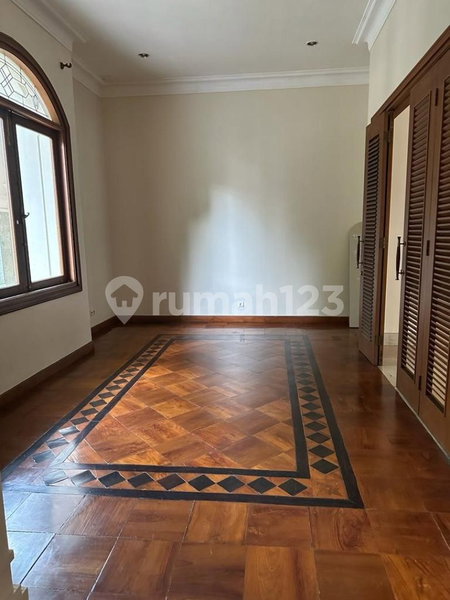 House for rent in South Jakarta, Indonesia · Kebayoran Lama · 5 rooms, 5 baths