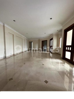 House for rent in South Jakarta, Indonesia · Kebayoran Lama · 5 rooms, 5 baths