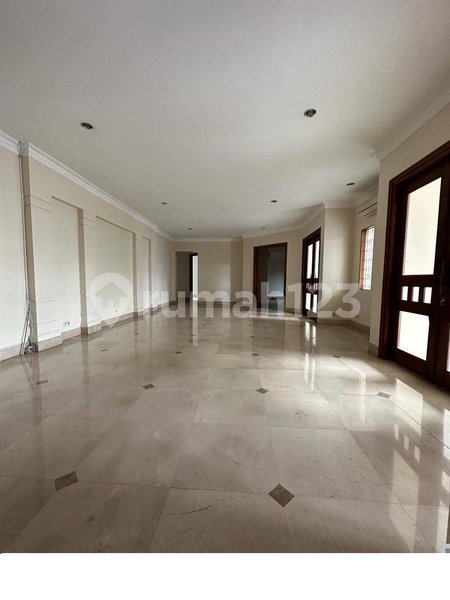 House for rent in South Jakarta, Indonesia · Kebayoran Lama · 5 rooms, 5 baths
