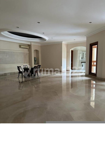 House for rent in South Jakarta, Indonesia · Kebayoran Lama · 5 rooms, 5 baths