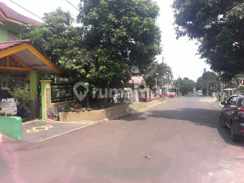 House for rent in Bandung, Indonesia · 5 rooms, 3 baths