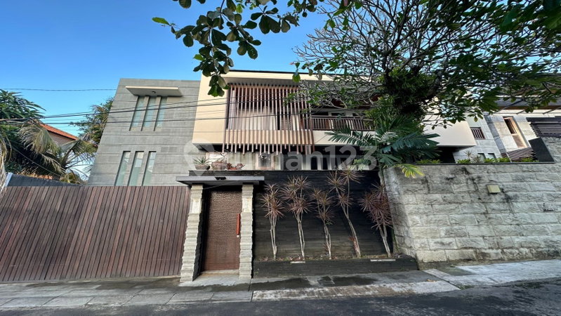 House for rent in Denpasar, Indonesia · 6 rooms, 7 baths